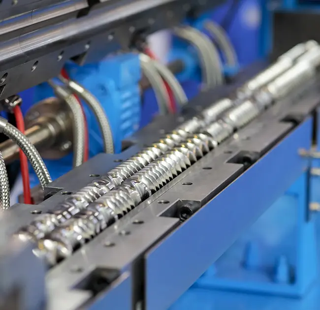 Próiseas oibre agus réamhchúraimí oibríochta an ghrántóra cúr dhá-scriú